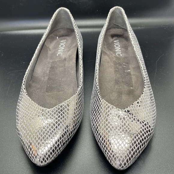 Vionic Caballo Gunmetal Snake Flats. Size 6. - Picture 1 of 9